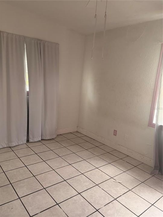 For Sale: $325,000 (3 beds, 1 baths, 888 Square Feet)
