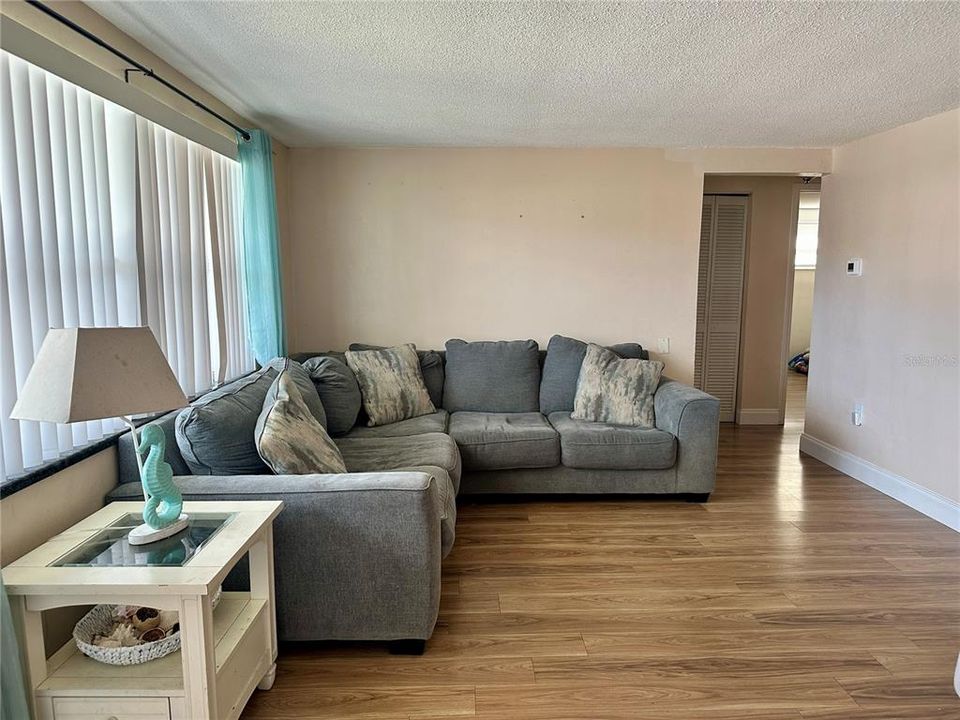 For Sale: $289,900 (3 beds, 2 baths, 1511 Square Feet)