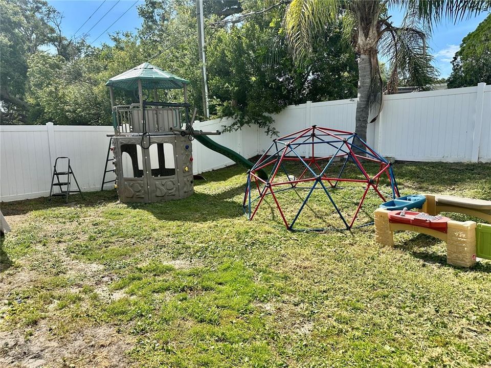For Sale: $289,900 (3 beds, 2 baths, 1511 Square Feet)