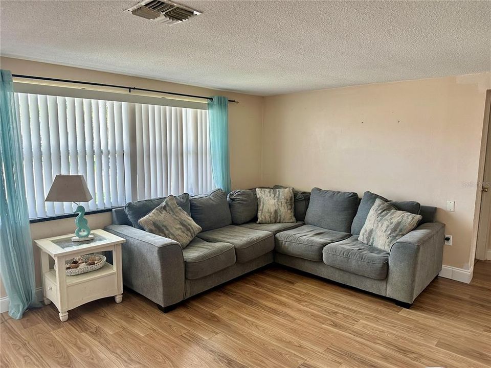 For Sale: $289,900 (3 beds, 2 baths, 1511 Square Feet)