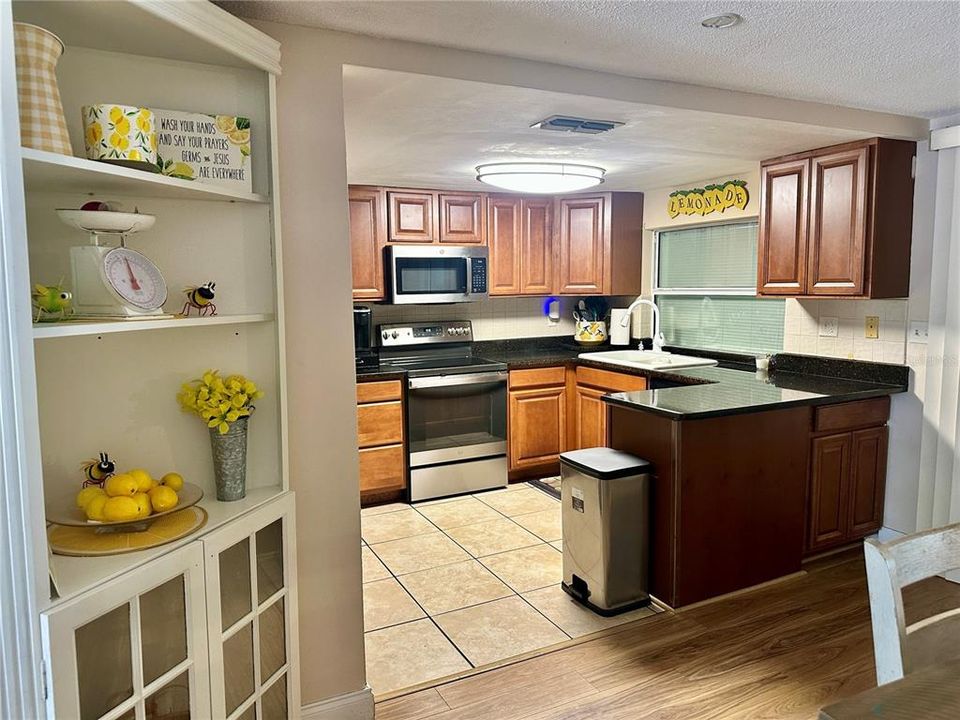 For Sale: $289,900 (3 beds, 2 baths, 1511 Square Feet)