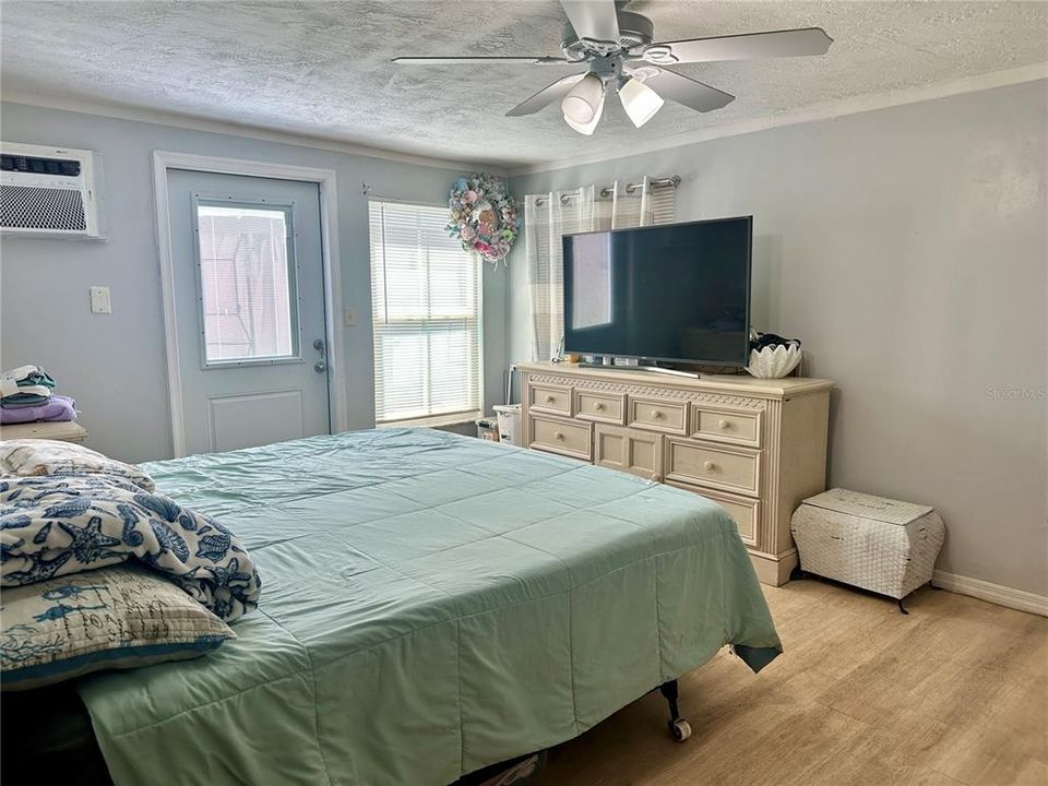 For Sale: $289,900 (3 beds, 2 baths, 1511 Square Feet)