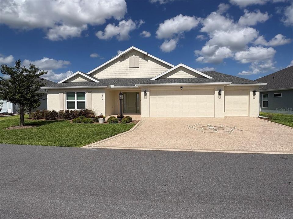 Recently Sold: $575,000 (3 beds, 2 baths, 2031 Square Feet)