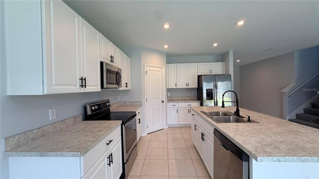 For Sale: $399,990 (5 beds, 3 baths, 2289 Square Feet)