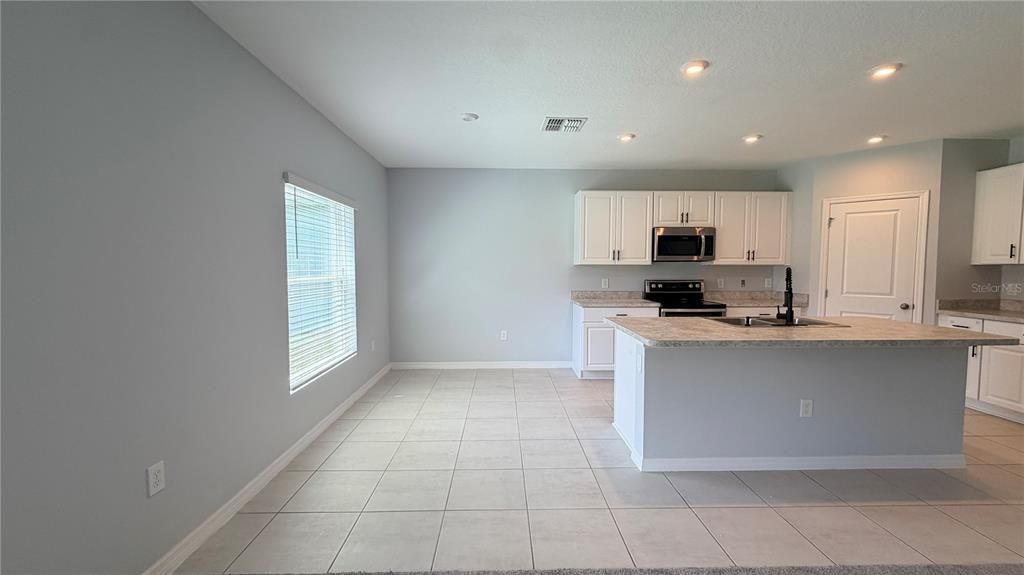 For Sale: $399,990 (5 beds, 3 baths, 2289 Square Feet)