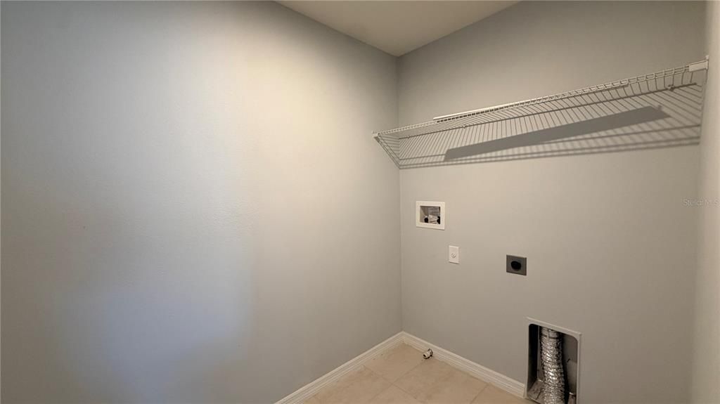 For Sale: $399,990 (5 beds, 3 baths, 2289 Square Feet)