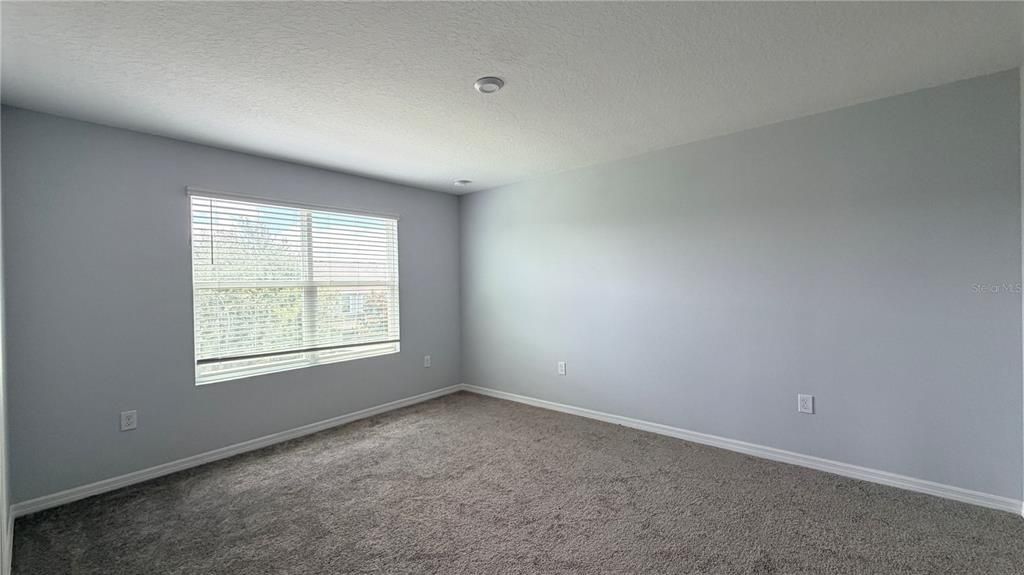 For Sale: $399,990 (5 beds, 3 baths, 2289 Square Feet)