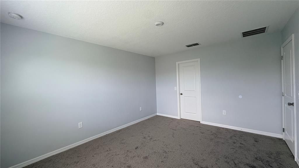 For Sale: $399,990 (5 beds, 3 baths, 2289 Square Feet)