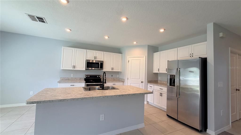 For Sale: $399,990 (5 beds, 3 baths, 2289 Square Feet)