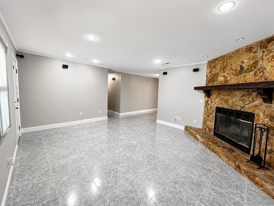 For Sale: $345,000 (3 beds, 2 baths, 1209 Square Feet)