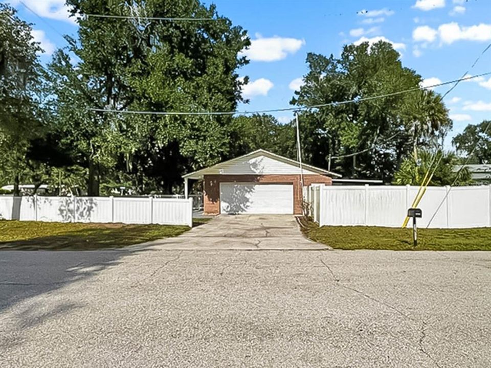 For Sale: $345,000 (3 beds, 2 baths, 1209 Square Feet)