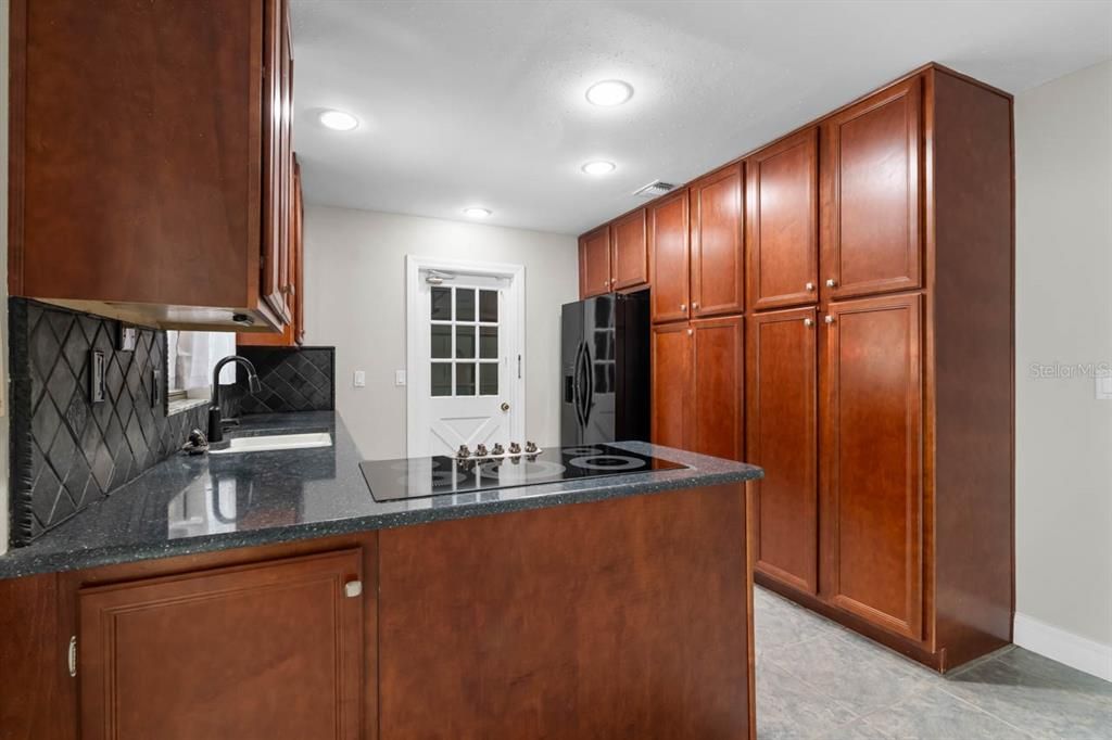 For Sale: $345,000 (3 beds, 2 baths, 1209 Square Feet)