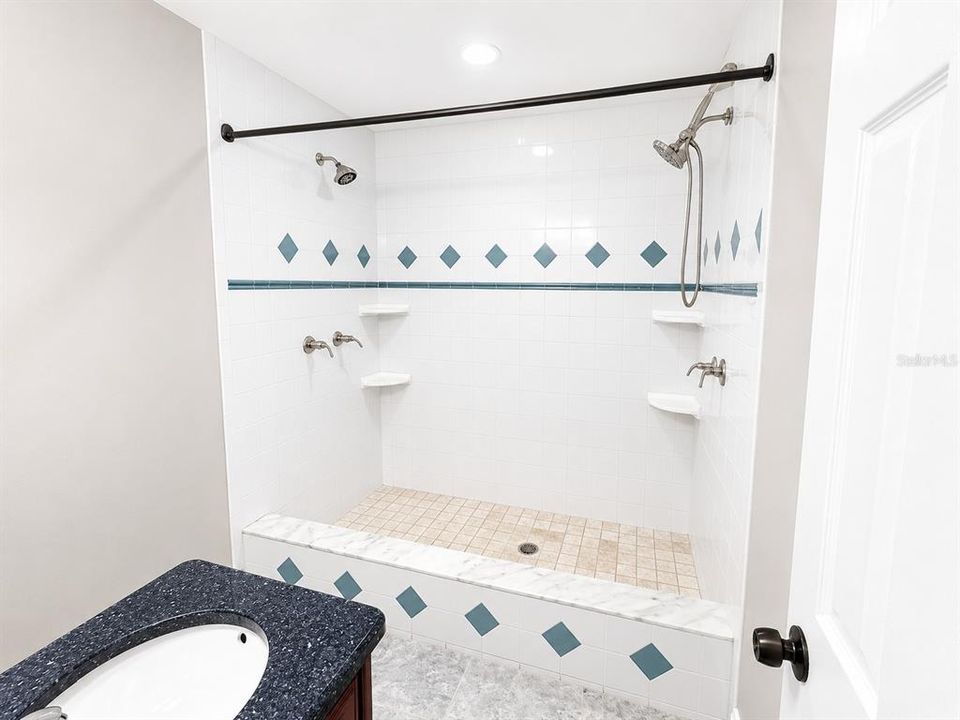 For Sale: $345,000 (3 beds, 2 baths, 1209 Square Feet)