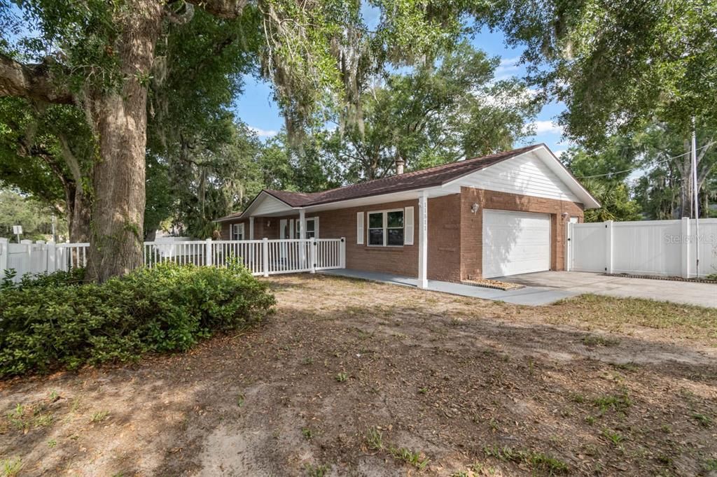 For Sale: $345,000 (3 beds, 2 baths, 1209 Square Feet)