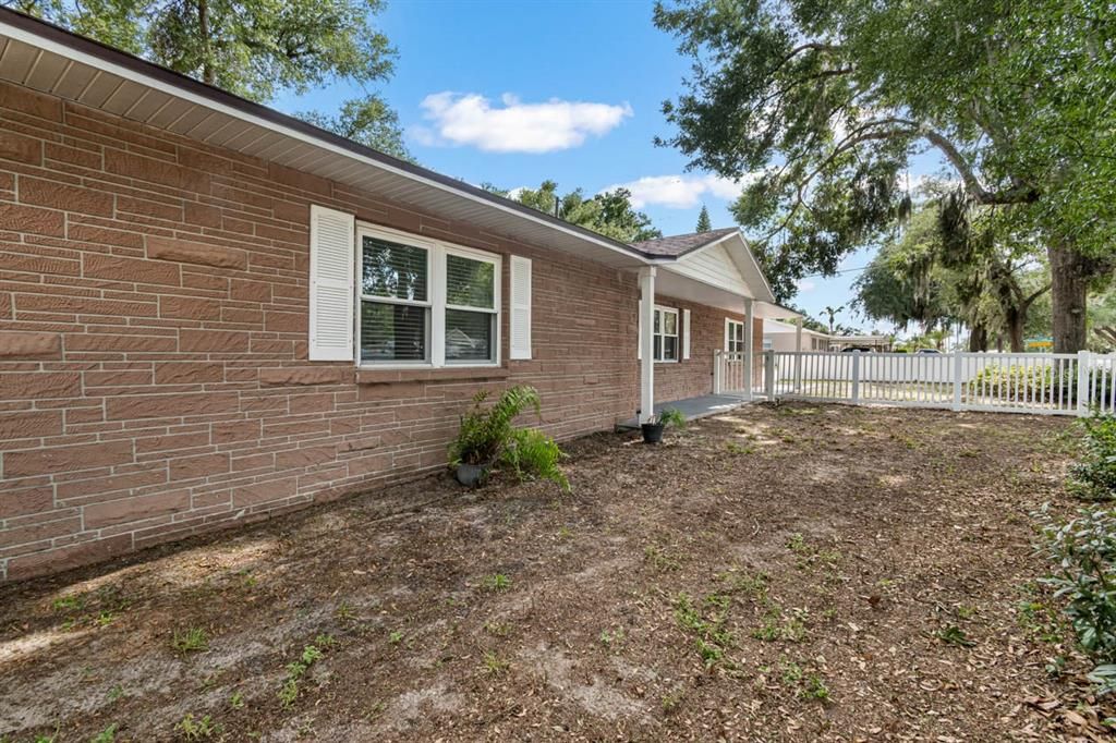 For Sale: $345,000 (3 beds, 2 baths, 1209 Square Feet)