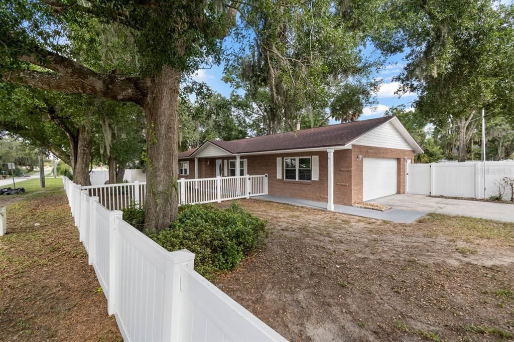 For Sale: $345,000 (3 beds, 2 baths, 1209 Square Feet)