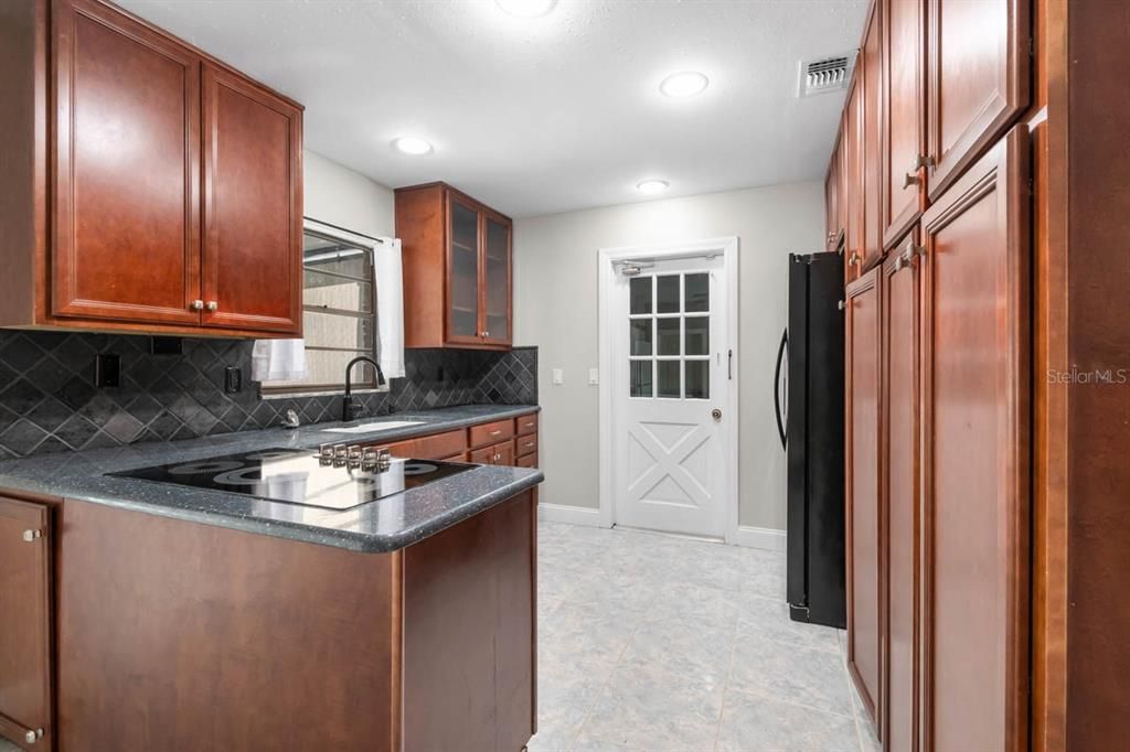 For Sale: $345,000 (3 beds, 2 baths, 1209 Square Feet)