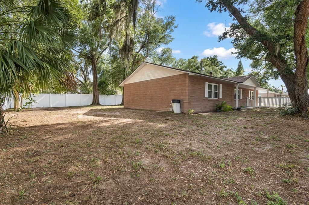For Sale: $345,000 (3 beds, 2 baths, 1209 Square Feet)