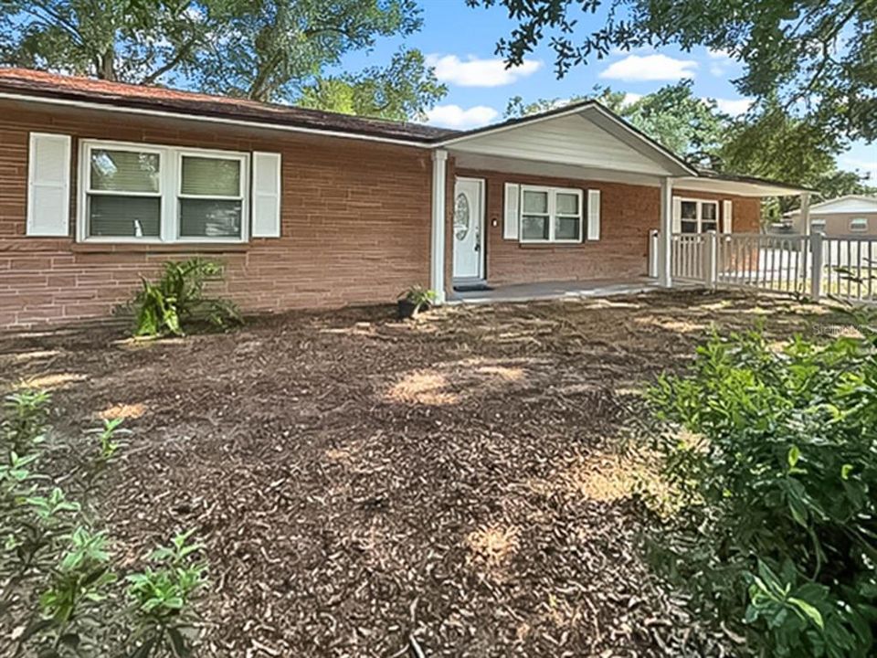 For Sale: $345,000 (3 beds, 2 baths, 1209 Square Feet)