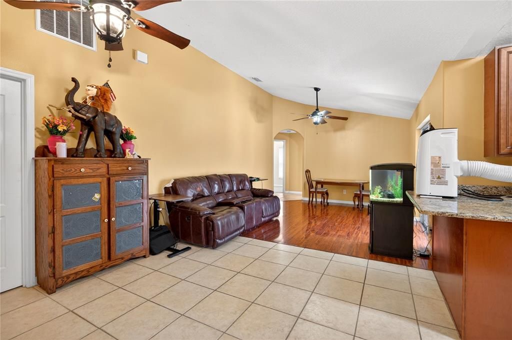 For Sale: $349,900 (4 beds, 2 baths, 1954 Square Feet)