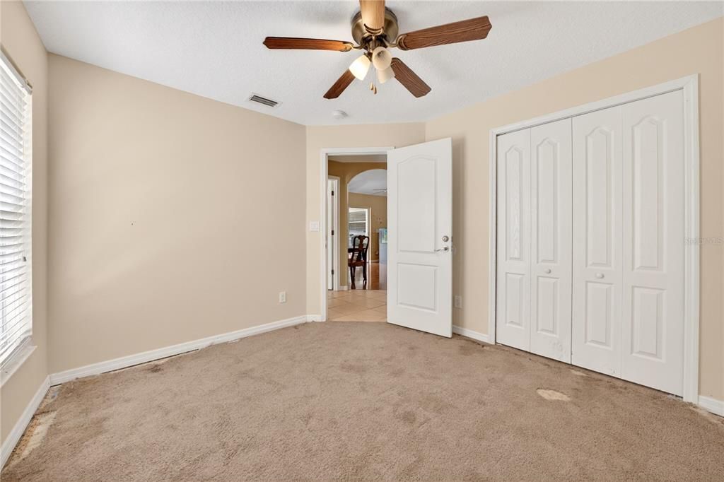 For Sale: $349,900 (4 beds, 2 baths, 1954 Square Feet)