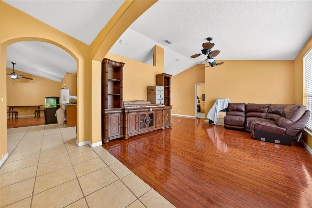 For Sale: $349,900 (4 beds, 2 baths, 1954 Square Feet)