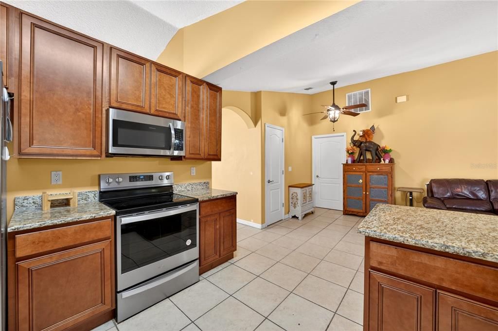 For Sale: $349,900 (4 beds, 2 baths, 1954 Square Feet)