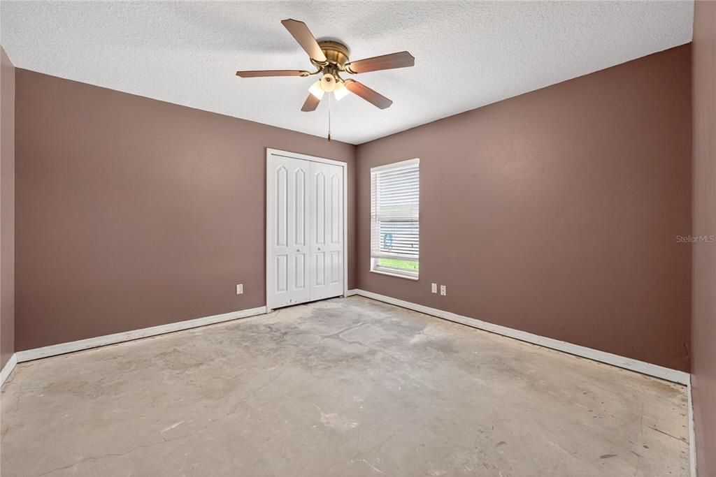 For Sale: $349,900 (4 beds, 2 baths, 1954 Square Feet)