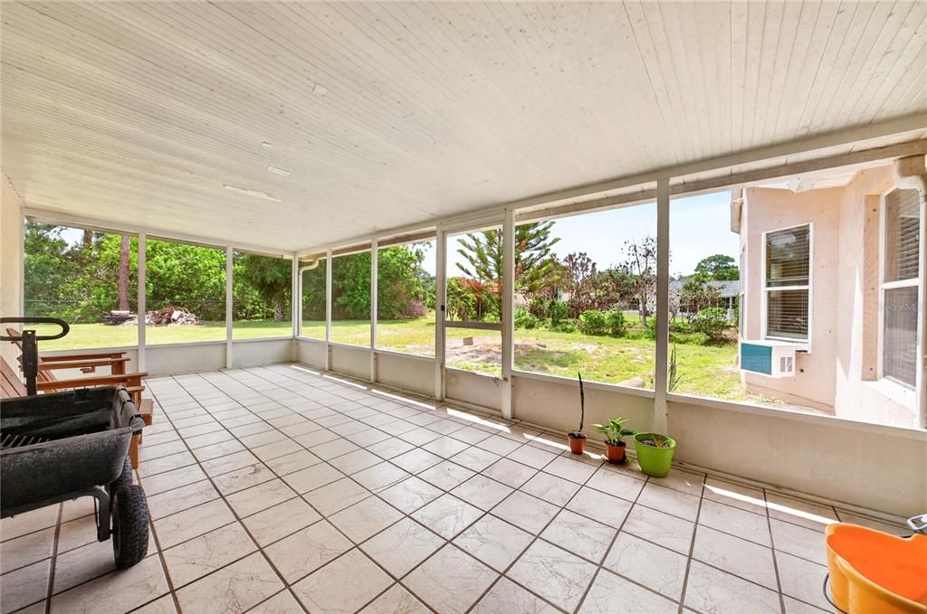 For Sale: $349,900 (4 beds, 2 baths, 1954 Square Feet)