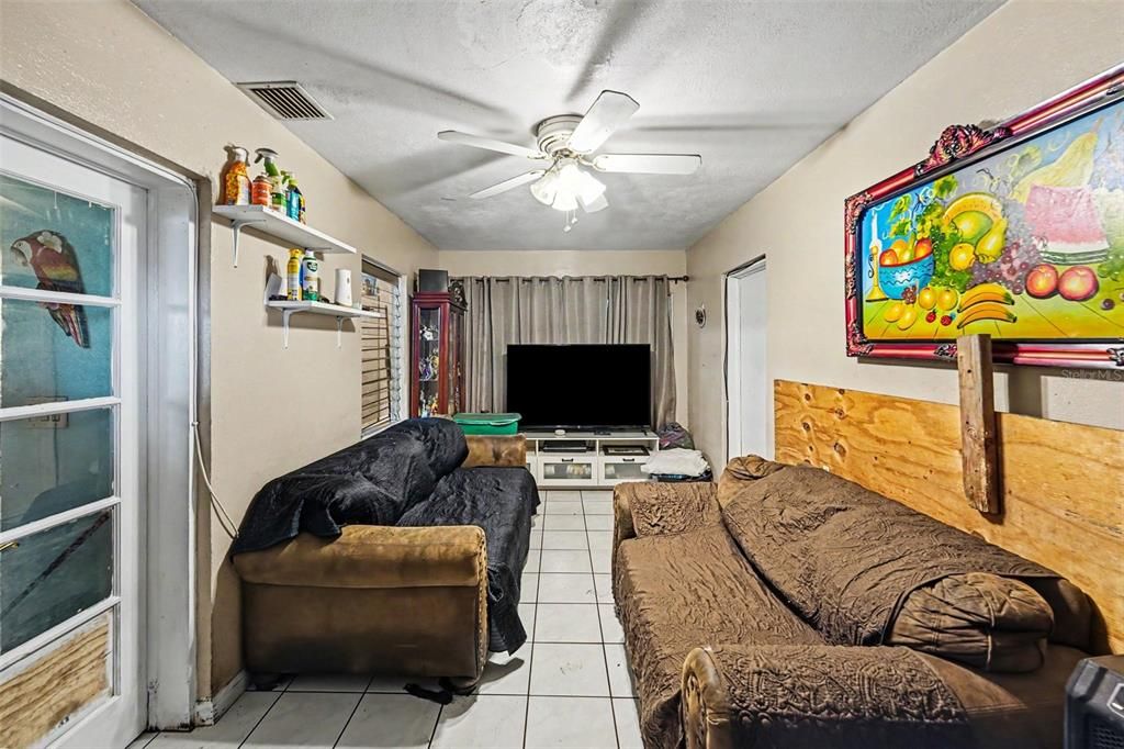 For Sale: $349,000 (2 beds, 2 baths, 1117 Square Feet)