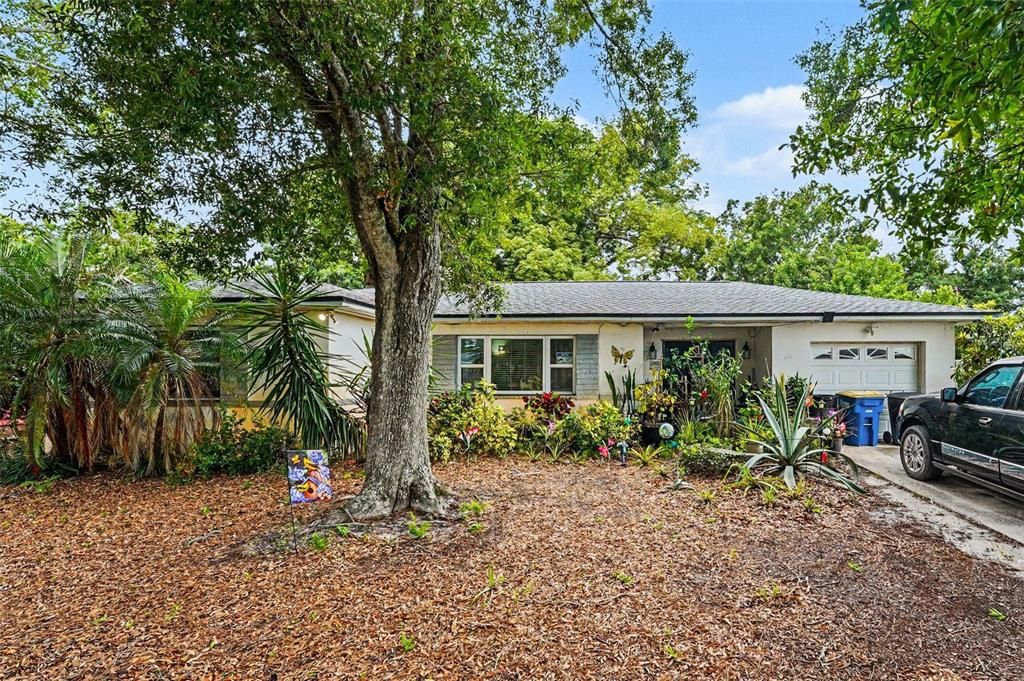 For Sale: $349,000 (2 beds, 2 baths, 1117 Square Feet)