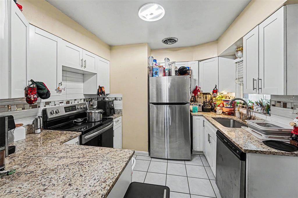 For Sale: $349,000 (2 beds, 2 baths, 1117 Square Feet)