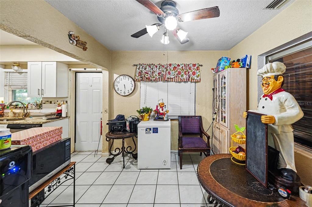 For Sale: $349,000 (2 beds, 2 baths, 1117 Square Feet)