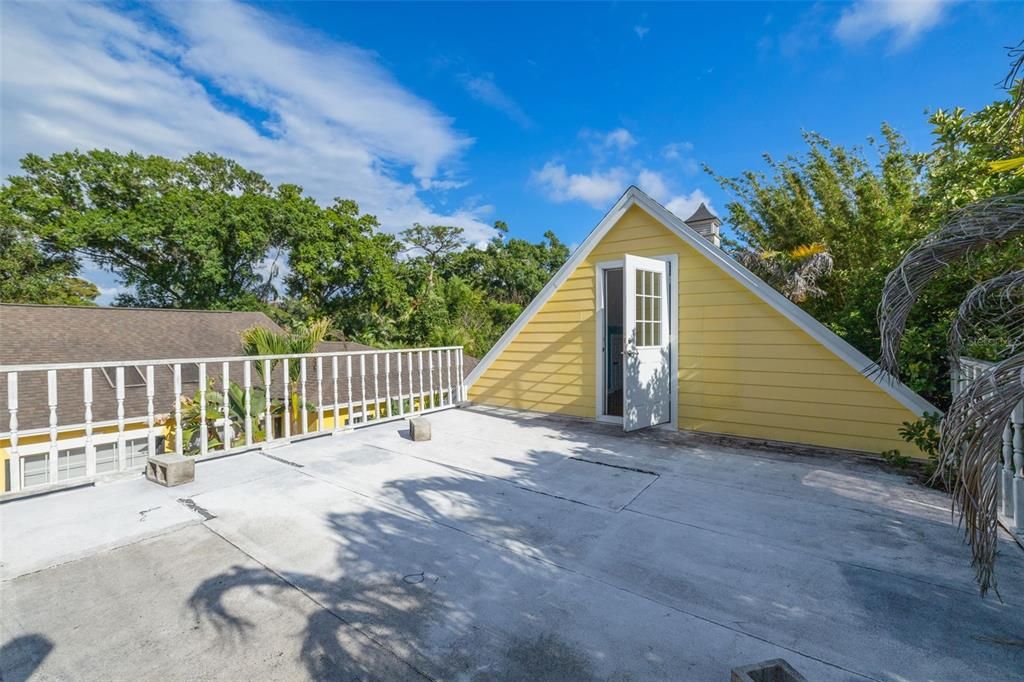 For Sale: $2,200,000 (4 beds, 5 baths, 5500 Square Feet)