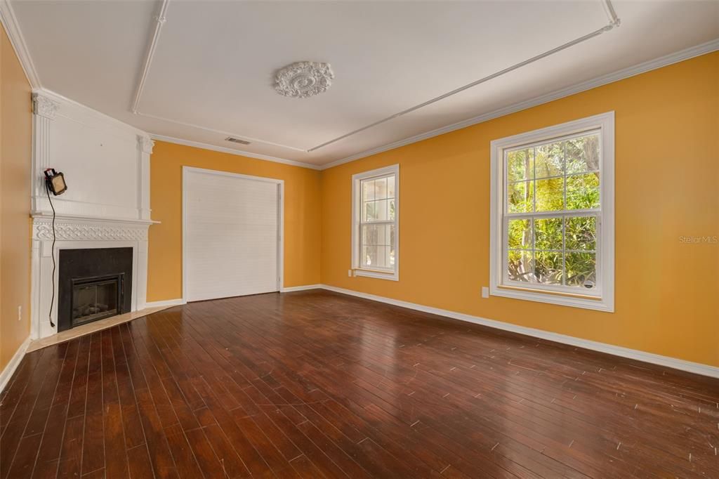 For Sale: $2,200,000 (4 beds, 5 baths, 5500 Square Feet)
