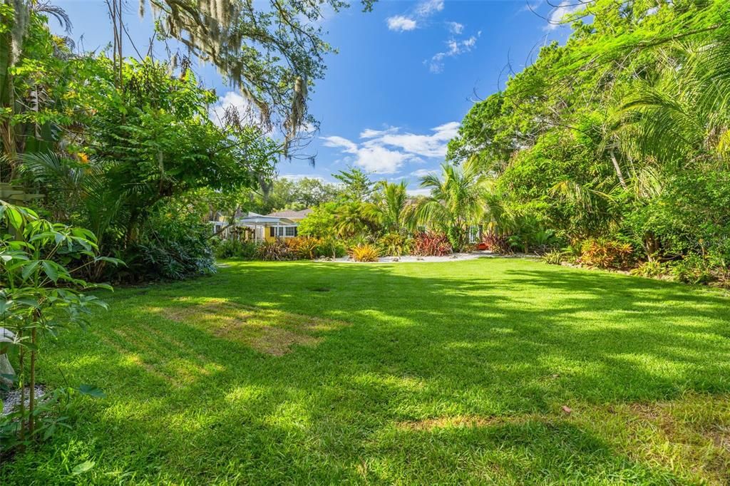 For Sale: $2,200,000 (4 beds, 5 baths, 5500 Square Feet)