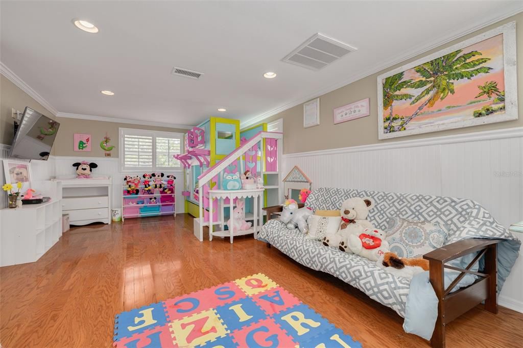 For Sale: $2,200,000 (4 beds, 5 baths, 5500 Square Feet)