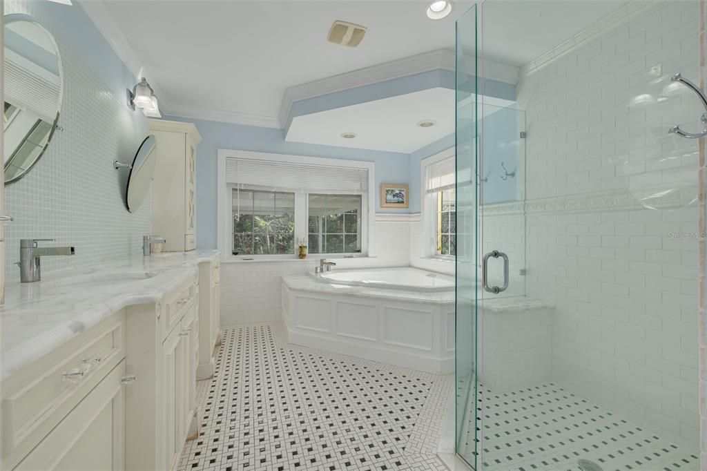 For Sale: $2,200,000 (4 beds, 5 baths, 5500 Square Feet)