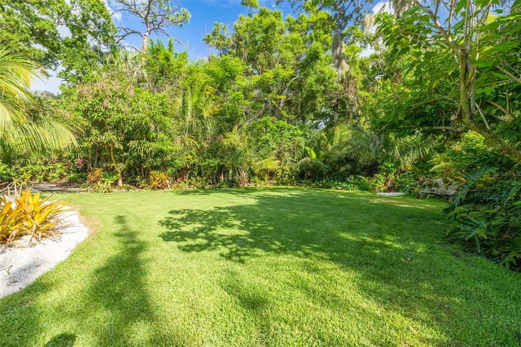 For Sale: $2,200,000 (4 beds, 5 baths, 5500 Square Feet)