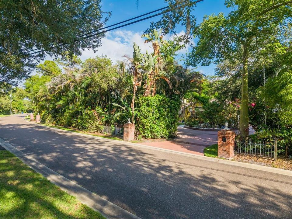 For Sale: $2,200,000 (4 beds, 5 baths, 5500 Square Feet)
