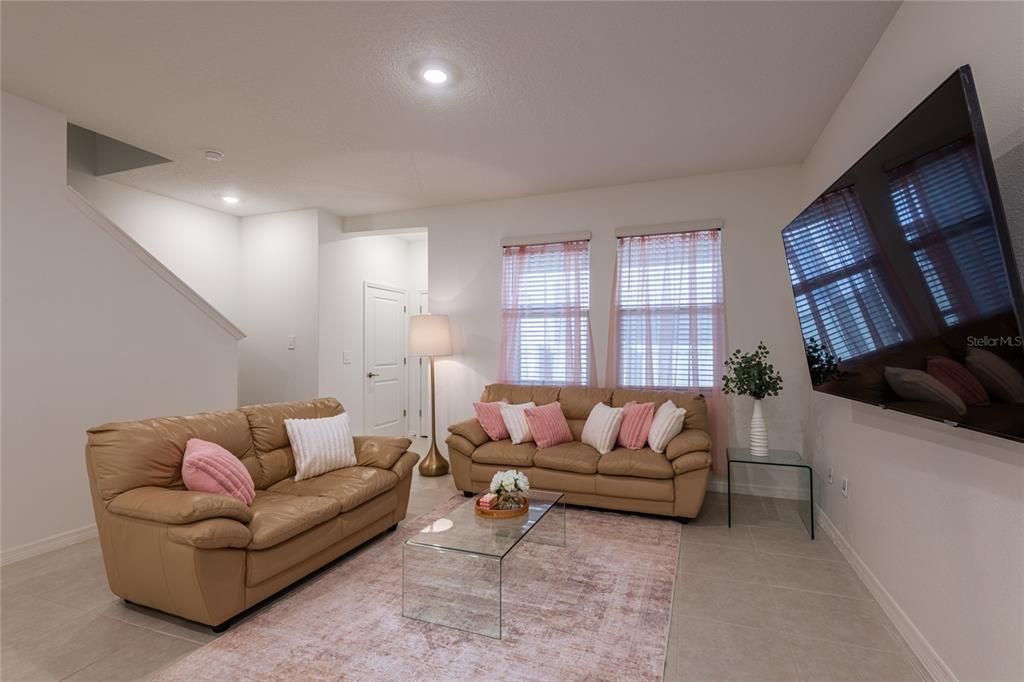 For Sale: $340,000 (3 beds, 2 baths, 1596 Square Feet)