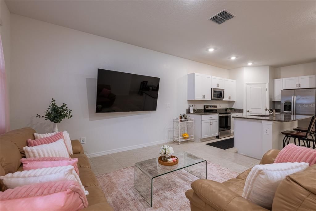 For Sale: $340,000 (3 beds, 2 baths, 1596 Square Feet)