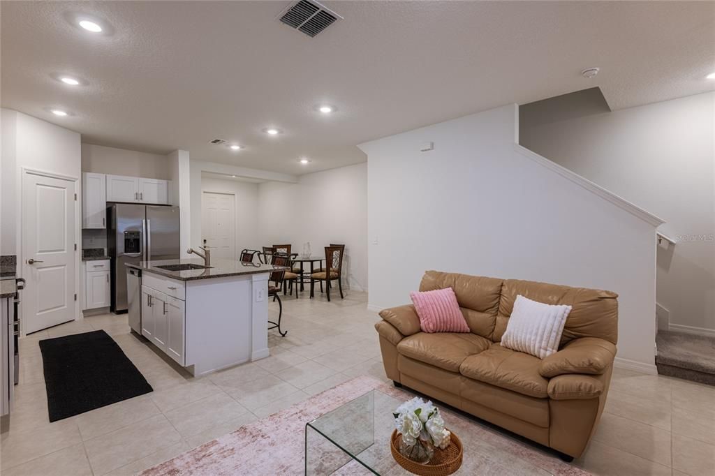For Sale: $340,000 (3 beds, 2 baths, 1596 Square Feet)