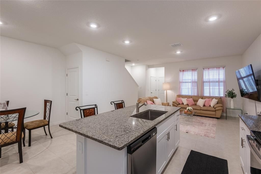 For Sale: $340,000 (3 beds, 2 baths, 1596 Square Feet)