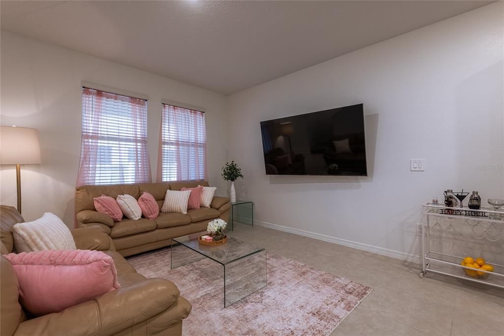 For Sale: $340,000 (3 beds, 2 baths, 1596 Square Feet)