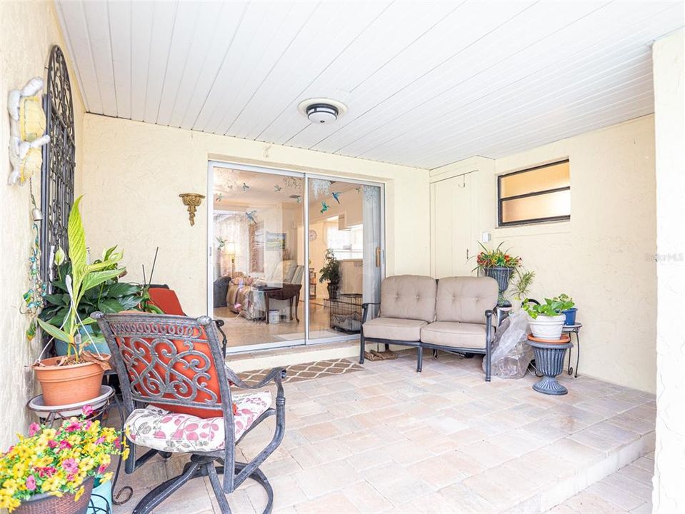 For Sale: $529,000 (5 beds, 2 baths, 1998 Square Feet)