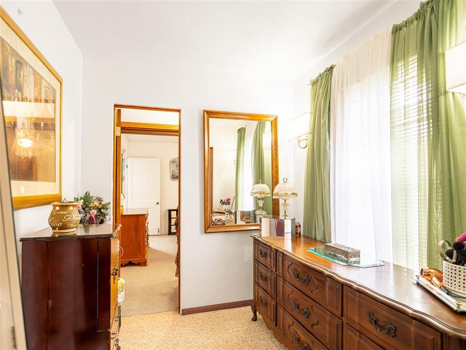 For Sale: $529,000 (5 beds, 2 baths, 1998 Square Feet)