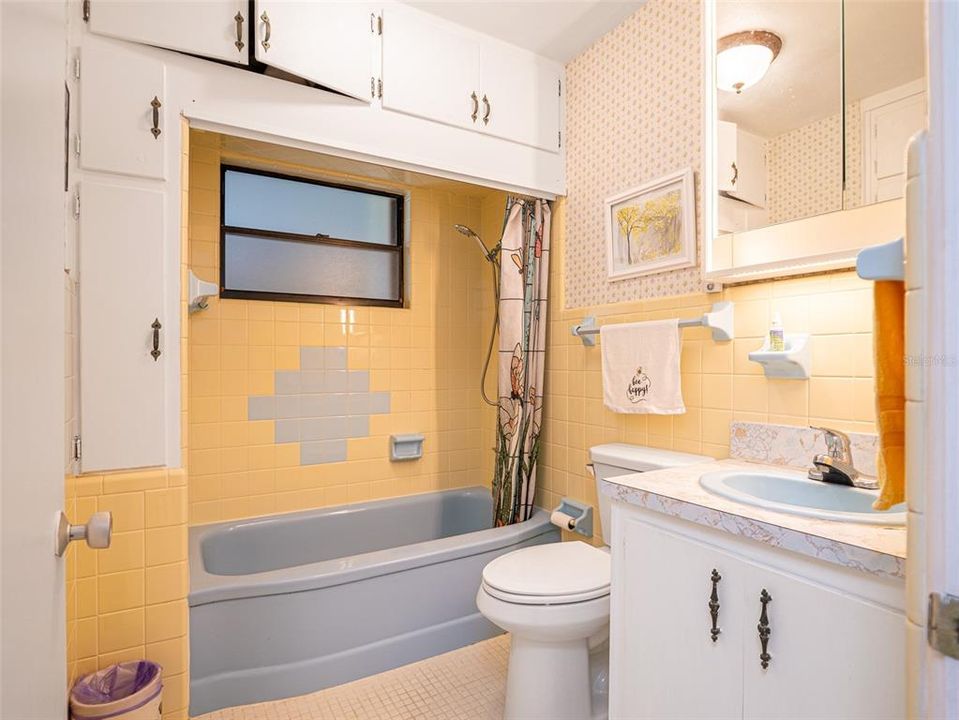 For Sale: $529,000 (5 beds, 2 baths, 1998 Square Feet)