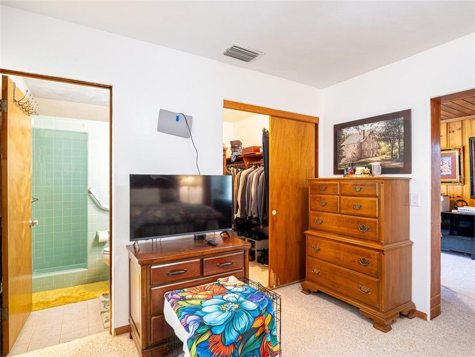 For Sale: $529,000 (5 beds, 2 baths, 1998 Square Feet)