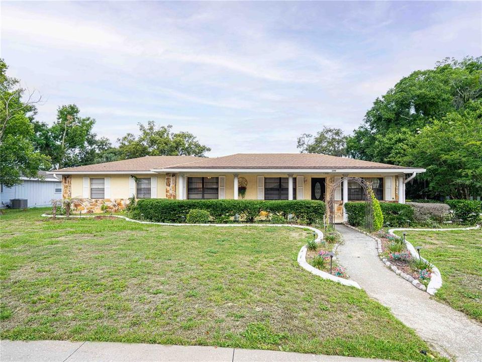 For Sale: $529,000 (5 beds, 2 baths, 1998 Square Feet)